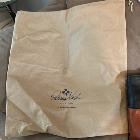 LNC. Patricia asked color blocked tote bag. - Picture 5 of 7